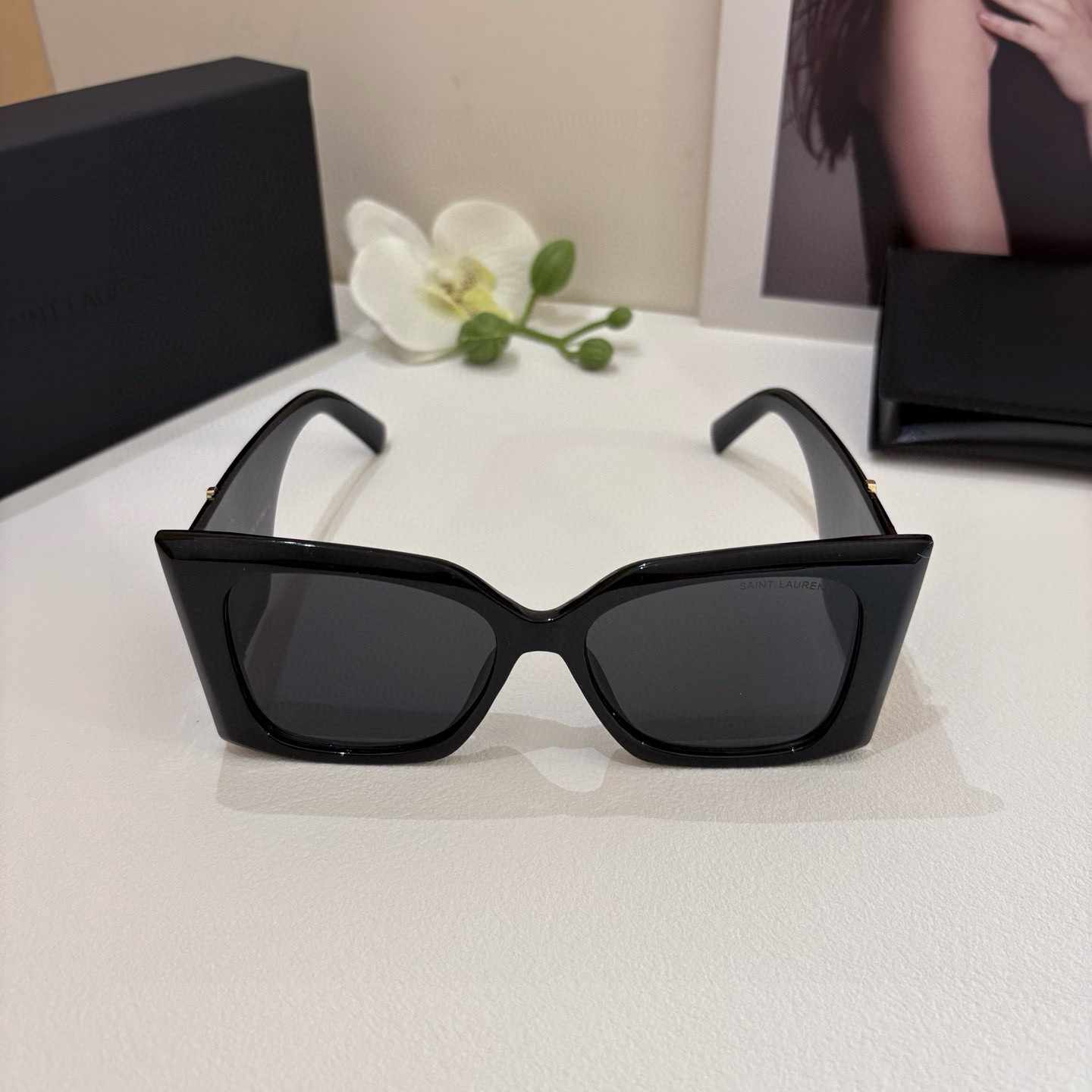 イヴ・サン・ローラン サングラス ブラック