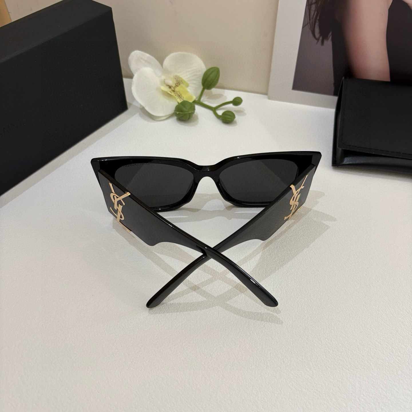 イヴ・サン・ローラン サングラス ブラック