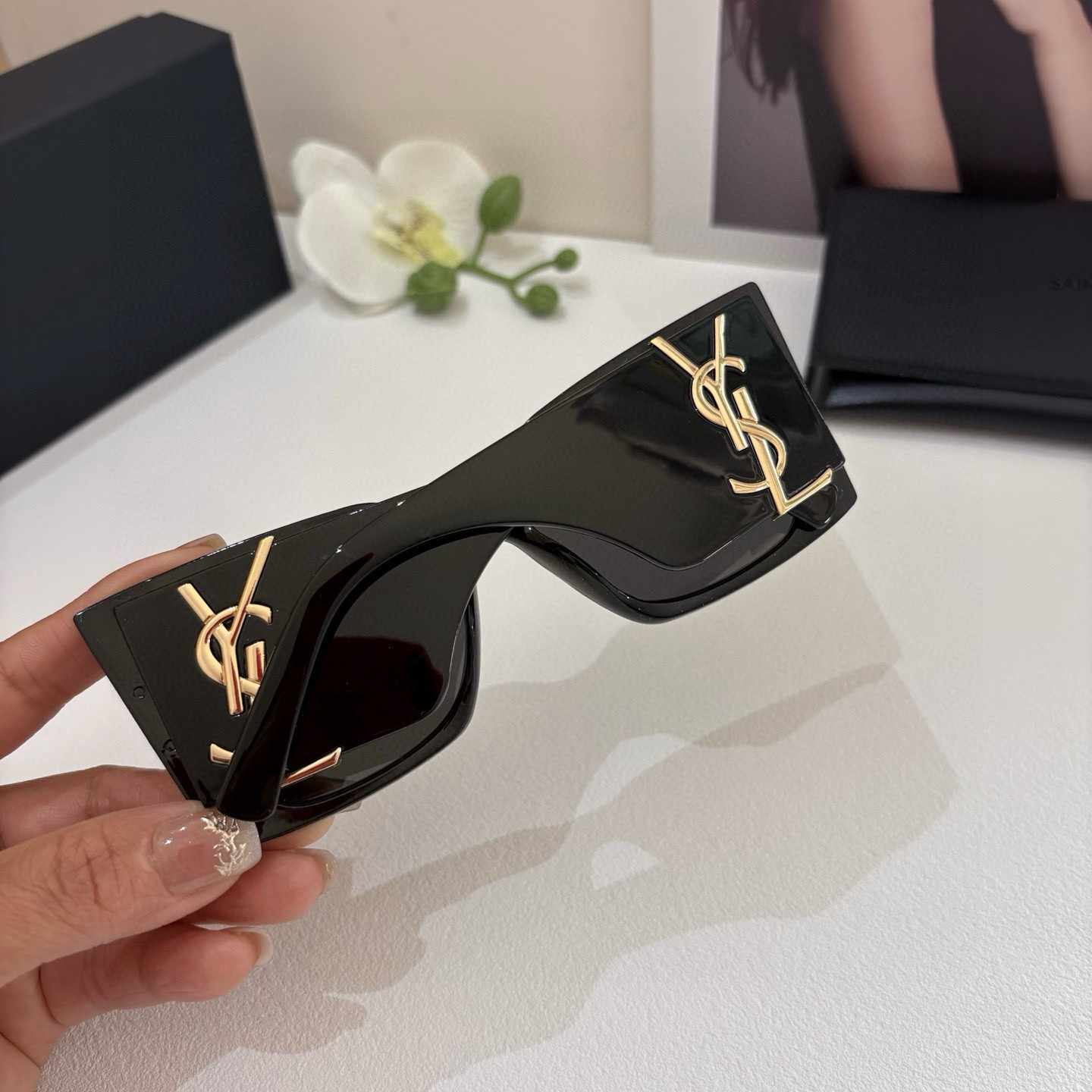 イヴ・サン・ローラン サングラス ブラック