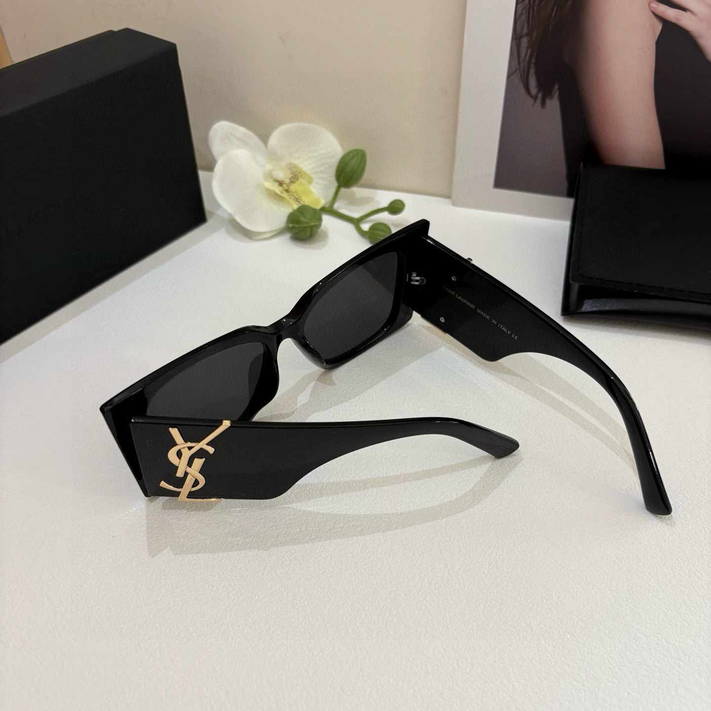 イヴ・サン・ローラン サングラス ブラック