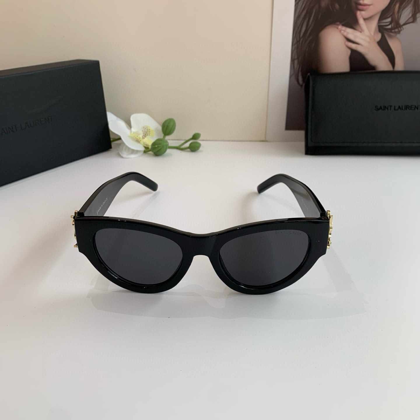 YSL イヴ・サン・ローラン 新作スクエアサングラス 欧米風サングラス セレブリティ愛用モデル