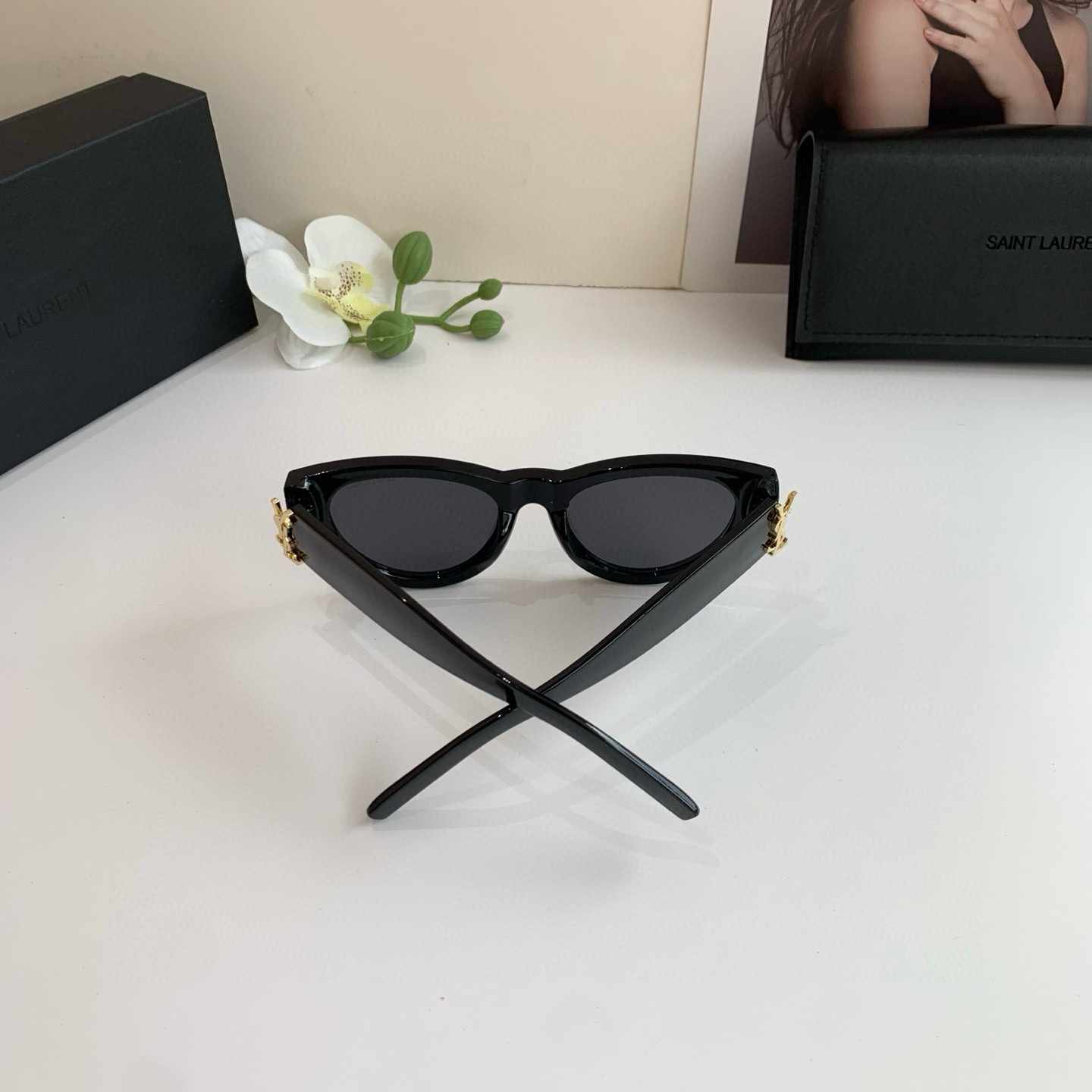 YSL イヴ・サン・ローラン 新作スクエアサングラス 欧米風サングラス セレブリティ愛用モデル