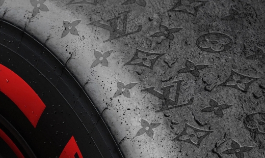 Victory Travels in Louis Vuitton(勝利の喜びをのせて旅するルイ･ヴィトン)