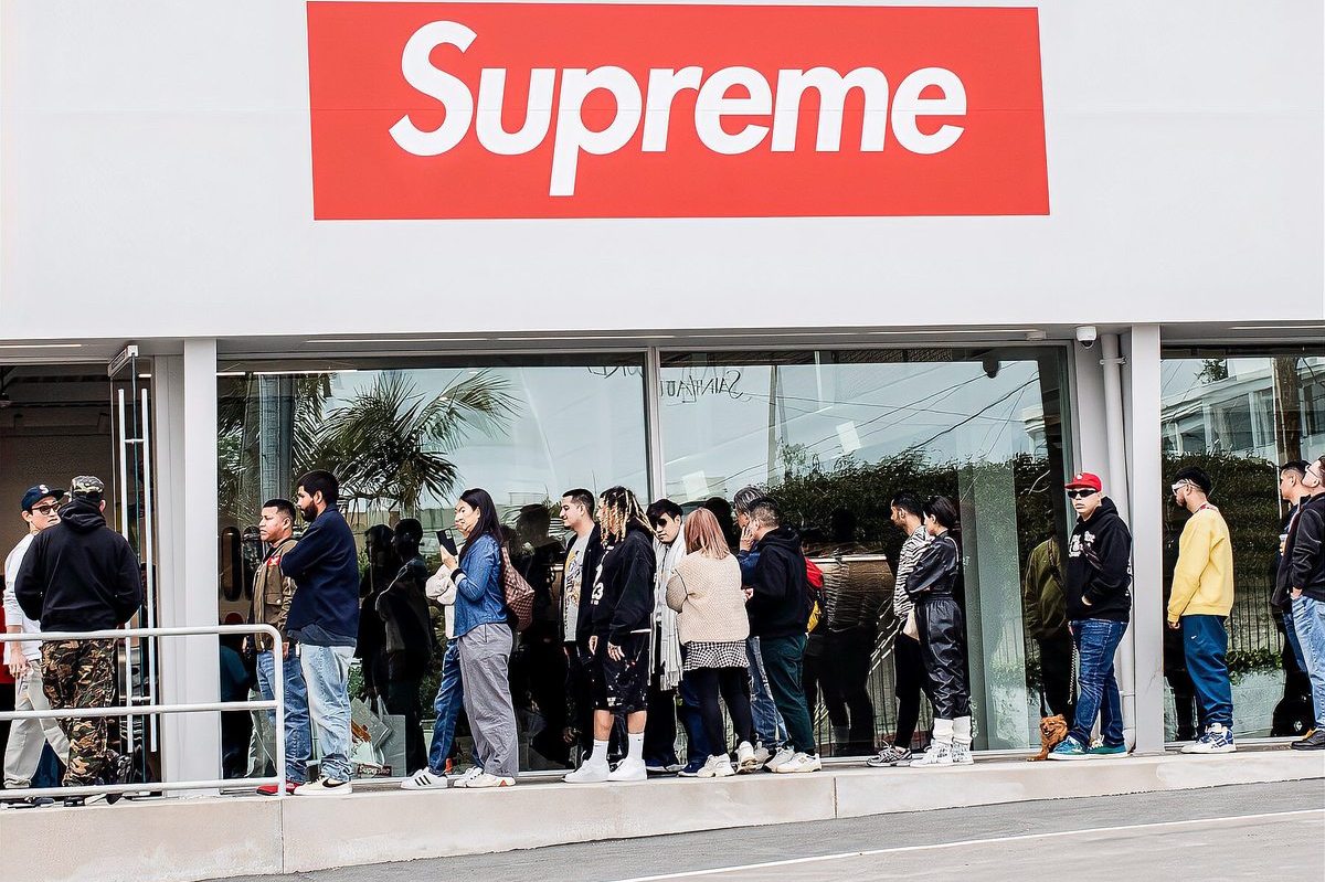 なぜSupremeは格安で売り切れてしまったのでしょうか？ - 加奈ショップ