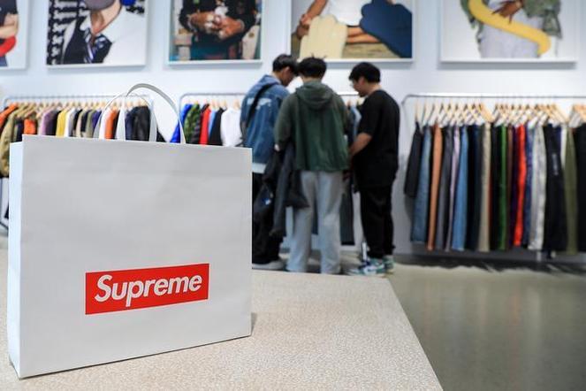 Supreme が「中国での瞬間」を狙う：衰退したストリートウェアブランドは再びクールになれるか？ - 加奈ショップ