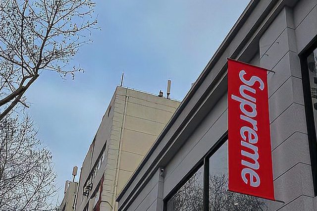 シュプリームの中国初店舗が「世界最高の単品価格」でオープンし、懐疑的な見方の中、限定版アイテムが完売した。 - 加奈ショップ