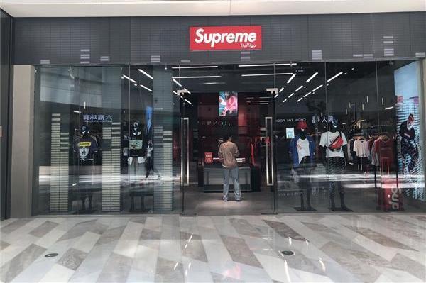 Supreme はどのようにして若者の「欲望を喚起する存在」となったのでしょうか?