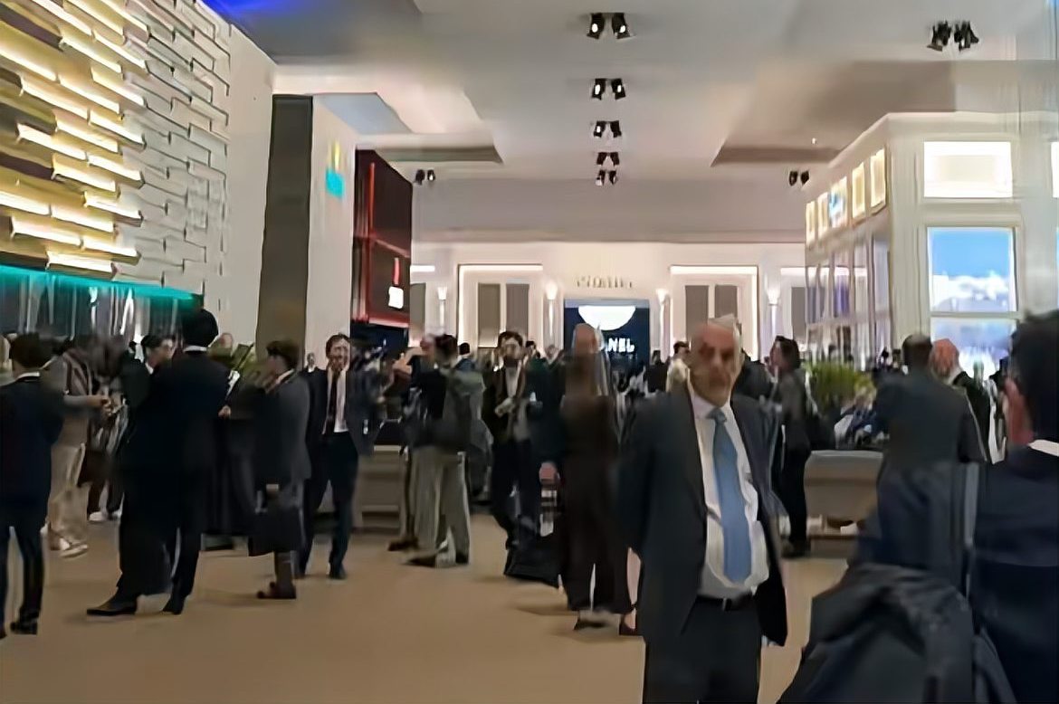 Watches & Wonders の新作が新しい素材と出会うと、手首の時計は独特の個性を醸し出します。 - 加奈ショップ