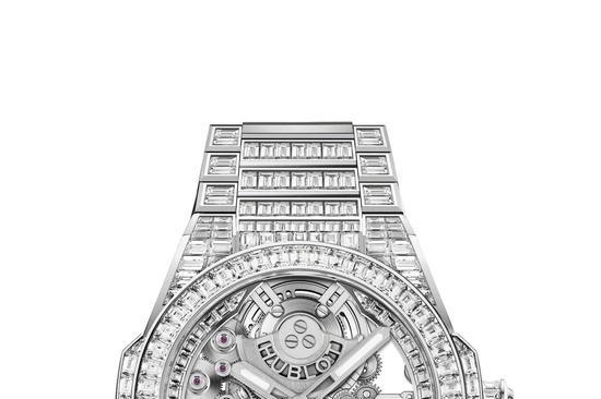 HUBLOTは、新しいスタイルを披露するさまざまな新しい時計を発表します。