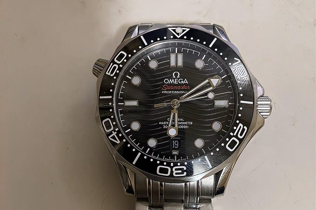 なぜ一部の人は電子商取引プラットフォームで「オメガ」の腕時計を数百元で販売しているのでしょうか?