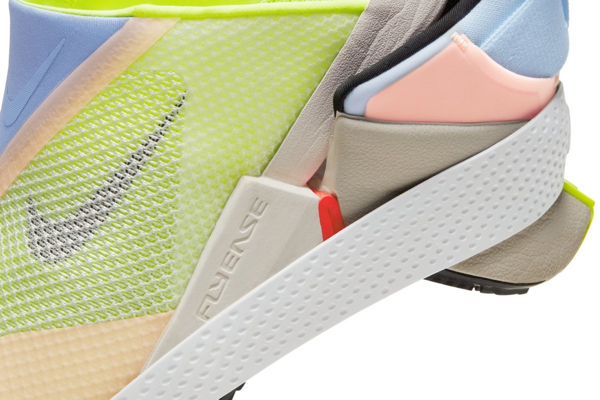 このナイキのシューズがあれば、もう靴ひもを結ぶのに悩む必要はありません。