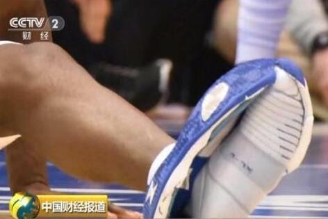 ウィリアムソン選手の靴が破れて負傷し、ナイキの株価は2％近く下落した。