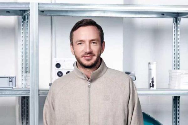 元ロエベCMOがNothingの最高ブランド責任者に就任し、グローバル戦略を担当。 - 加奈ショップ