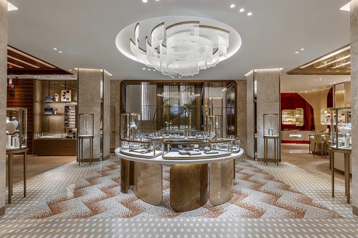 カルティエはなぜ20年間にわたり、500店舗近くを継続的に改装してきたのでしょうか?