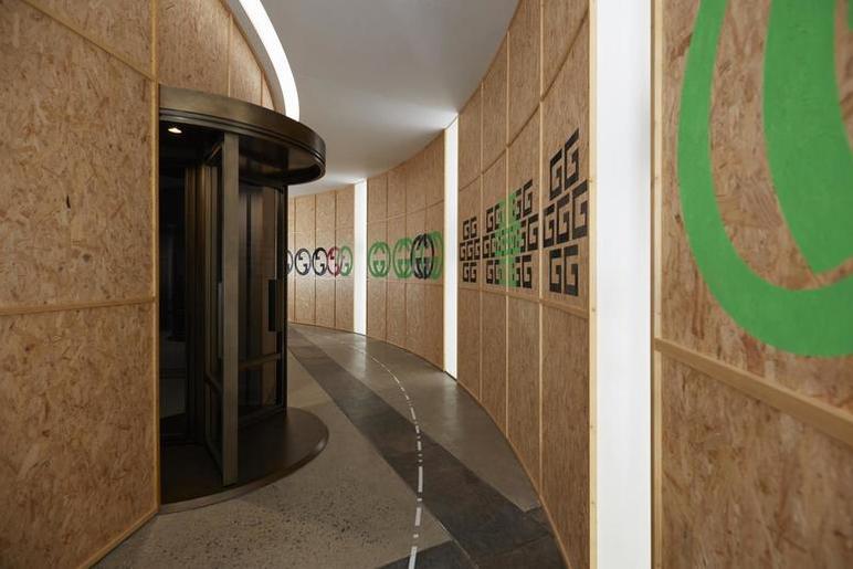 グッチは、グッチ コスモス「グッチ ワールド」コレクション展を誇りを持って開催します - 加奈ショップ